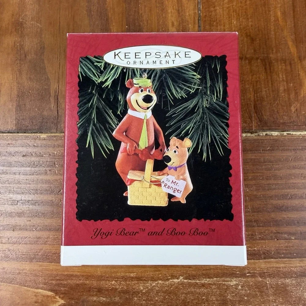 1996 Hallmark Keepsake Ornament Yogi Bear & Boo Boo A Gift for Mr. Ranger in box